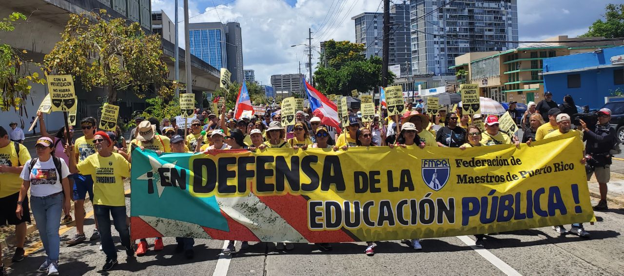 Maestros de Puerto Rico piden en marcha renuncia del 