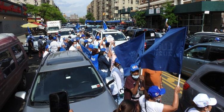 Perremeistas Y Aliados En Manhattan Desafian La Lluvia Y Realizan Kilometrica Caravana Diariodigitalrd