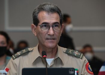 Teniente General Carlos Luciano Díaz Morfa, ERD.,  ministro de Defensa.