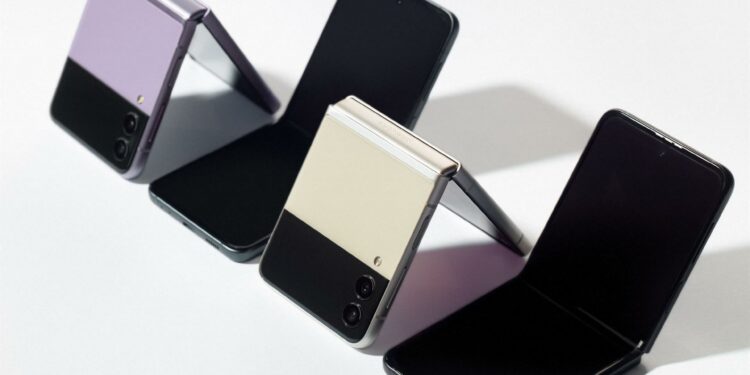 Samsung presenta un nuevo modelo de teléfono móvil plegable, el Galaxy Z  Flip – El Nuevo Diario (República Dominicana)