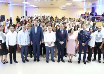 Recibieron certificados 342 personas del Centro Operativo UTESA recinto Santo Domingo.