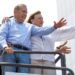 30 July 2024, Venezuela, Caracas: Edmundo Gonzalez Urrutia (L), opposition presidential candidate, and his wife Mercedes Lopez wave to supporters as they take part in a demonstration against the official results of the presidential election that declared President Maduro the winner. The opposition accuses the government of electoral fraud. Photo: Jeampier Arguinzones/dpa
(Foto de ARCHIVO)
30/7/2024 ONLY FOR USE IN SPAIN