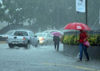 Fuertes aguaceros, tormentas y ráfagas impactarán múltiples provincias durante las próximas horas