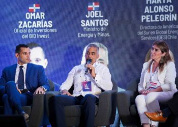 Joel Santos, durante el panel, Marta Alonso  y Omar Zacarías