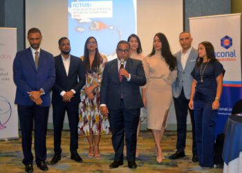 Amaurys García, Isidro de León, Edwina Luna, Luis E. Suazo, Rossy Taveras, Cristina Ramos, Cosme Villamán y Yajaira Franco