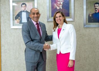 El presidente de la Dirección Nacional de Control de Drogas (DNCD), vicealmirante Jose M. Cabrera Ulloa, se reunió con Kristen Pisani, Directora de la Oficina del Hemisferio Occidental de Asuntos Internacionales de Narcóticos y Aplicación de la Ley (INL) del Departamento de Estado de EE. UU.