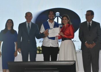 Gobierno fortalece el bilingüismo: Raquel Peña encabeza graduación de 16 mil estudiantes del programa Inglés de Inmersión