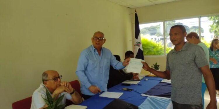 IAD entrega más de RD$2 millones a parceleros cañeros