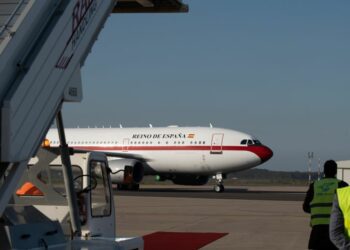 El avión presidencial, Falcon, a su llegada al Aeropuerto Internacional Mohammed V, a 1 de febrero de 2023, en Rabat (Marruecos). Sánchez viaja a Marruecos para participar en la XII Reunión de Alto Nivel Marruecos-España, que comienza hoy y term - D.Zorrakino.POOL / Europa Press - Europa Press