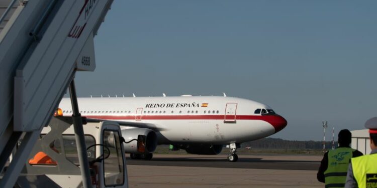 El avión presidencial, Falcon, a su llegada al Aeropuerto Internacional Mohammed V, a 1 de febrero de 2023, en Rabat (Marruecos). Sánchez viaja a Marruecos para participar en la XII Reunión de Alto Nivel Marruecos-España, que comienza hoy y term - D.Zorrakino.POOL / Europa Press - Europa Press