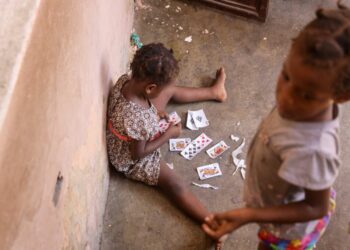 Unas niñas juegan en una escuela de Artibonite, Haití - UNICEF/RALPH TEDY EROL