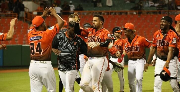 Francisco Peña da jonrón con bases llenas; Toros ganan tercero en línea